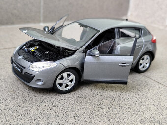 1:24 - RENAULT MEGANE - 18 cm ------ NOVÝ, KOVOVÝ MODEL v mi