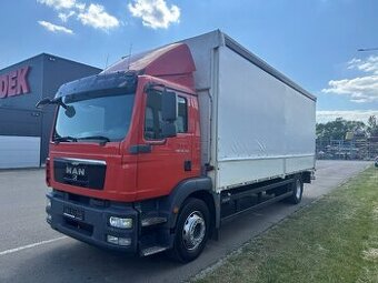 MAN TGM 18.290 se shrnovací plachtou a čelem