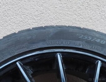 Predam pneu 255/40 r19