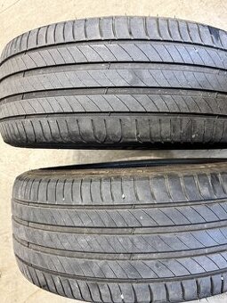 225/40R18