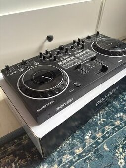 Pioneer DDJ-REV1 konzola