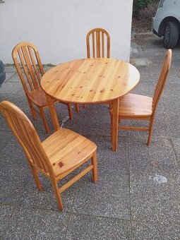 Jedálenský stôl a 4 stoličky