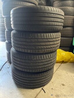 Pneu 235/45R18