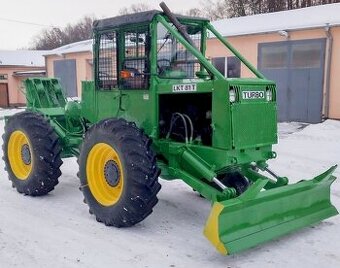 lesní traktor LKT 81T Turbo (lakatoš) vyvážecí dřevo kulatin