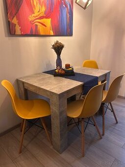 Jedálenský stôl a 4 stoličky - 1