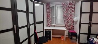 Pekná štýlová skriňa