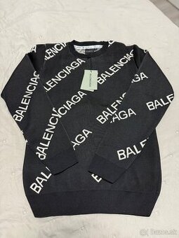 Balenciaga čierny sveter veľkosť S