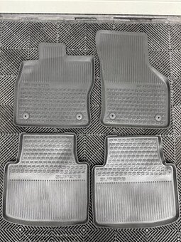 Originálne gumenné rohože Škoda Superb