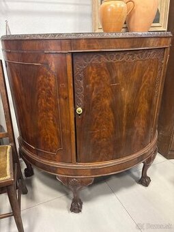 Polkruhová komoda / skrinka (demi-lune), „claw & ball“