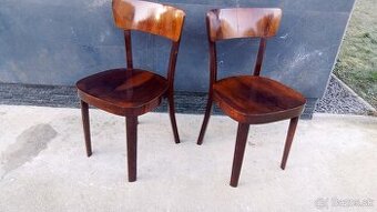 Drevené stoličky .