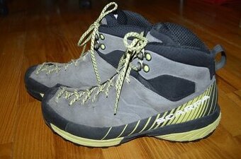 predam turisticke topanky SCARPA