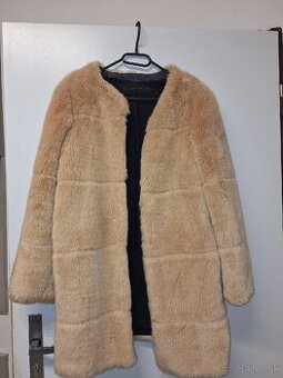 Kožušinový béžový kabát