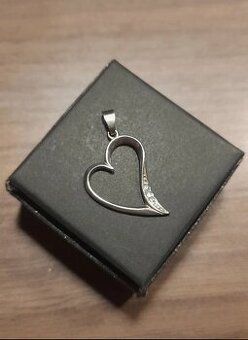 Prívesok srdce a malý zlatý