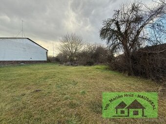 Veľký stavebný pozemok v strede obce Turá