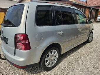 Rozpredám na diely VW Touran 1.4tsi 103kw, DSG 7,Šedá metali