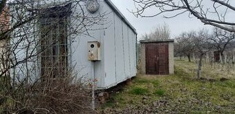 Predám pozemok s unimobunkou a vínnou pivnicou - 1