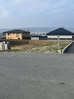 POZEMOK SO STAVEBNÝM POVOLENÍM - PREDAJ