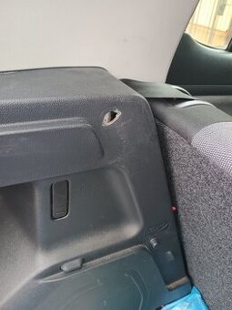 Fabia 2 kratka bocny panel do kufra lavy