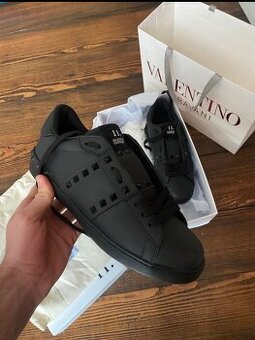 Valentino Garavani rockstud black