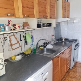 Na predaj 3 izbový byt - 1