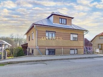NA PREDAJ, RODINNÝ DOM, POZEMOK 842m2, RASLAVICE