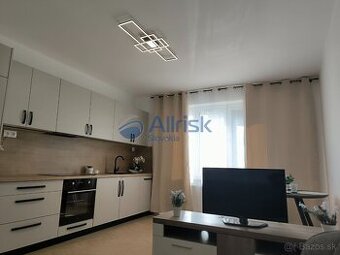SLNEČNÝ, 3 IZBOVÝ BYT PO ČERSTVEJ KOMPLETNEJ REK. PRI OC CEN