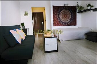 Ponúkame na predaj Garsónku na Námestie Hraničiarov v Petrža