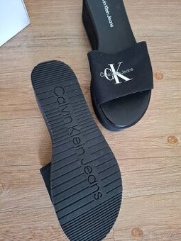 Predam šľapky zn. Calvin Klein