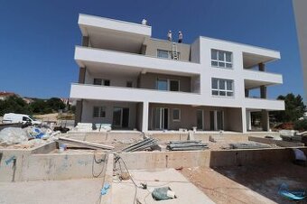 Vodice - novostavba s vlastnou záhradou a skladom