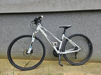 Dámsky cube curve bike vo výbornom stave