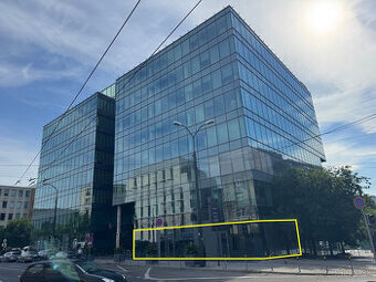 Prenájom rožného prízemného obchodného priestoru 241 m2 na p