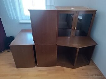 Starsia neposkodena obyvacia stena .