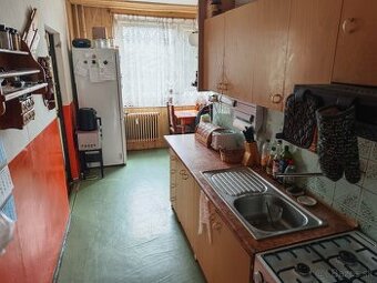 Predaj veľký 3 izbový byt s balkónom na Okružnej ulici