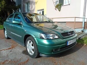 Opel Astra sedan 1.6. benzín