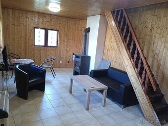 Chata u přehrady Zvolen- celoroční bydlení po rekonstrukci