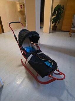 Kovové sánky s rúčkou