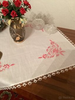 Vyšívané prestieranie