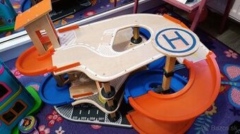 Predám veľkú drevenú autodráhu v dobrom stave