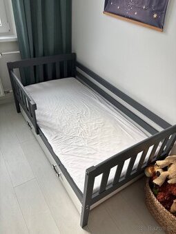 Detská posteľ s matracom a úložným priestorom