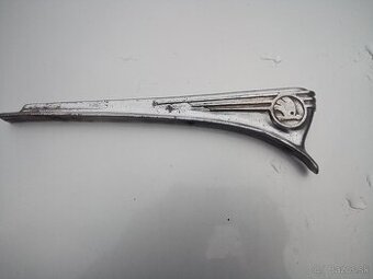 Znak na prednú kapotu