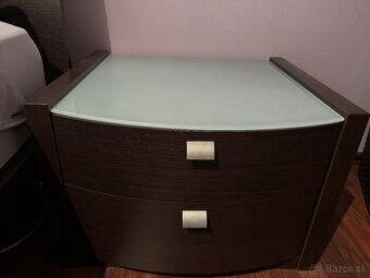Nočné stolíky masív