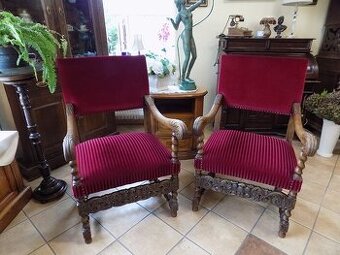 Elegantné starožitné kreslá