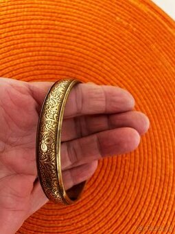 Starožitný gravírovaný náramok