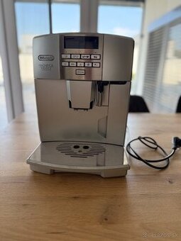 Predam automaticky kavovar Delonghi