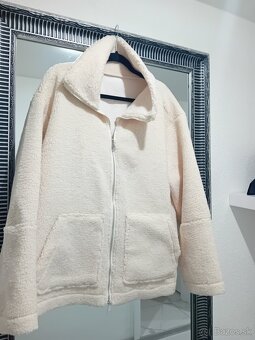 Dámska teplá svetlá bunda