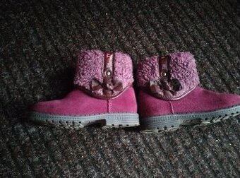 Semišové čižmy 22