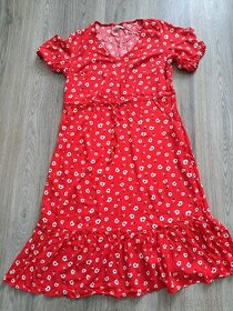Červené Midi šaty kvetinové