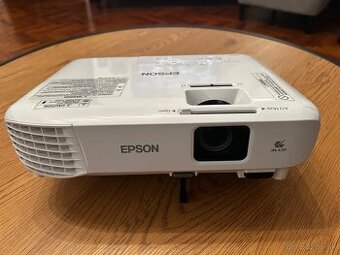 Projektor EPSON EB-S05 + taška originál Epson