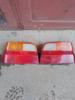 Ford Escort zad.svetla.