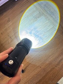 Super silná LED baterka 12000mAh